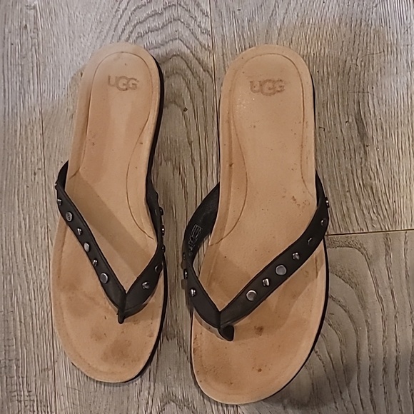 Ugg Flip Flops Lyndie Cushioned Leather Sandals Bundle & SAVE 30%! - Picture 2 of 11
